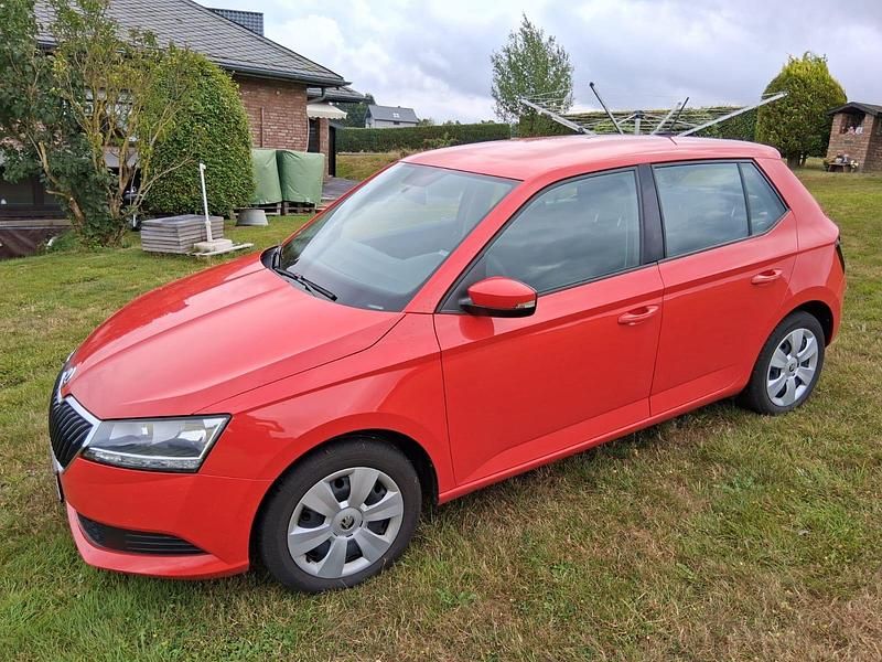 Rot Gebraucht 2019 Skoda Fabia Kleinwagen | 8.000 € (Guter Preis) - Bild 1/4