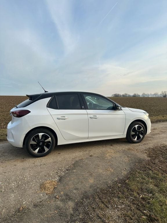 Weiß Gebraucht 2022 Opel Corsa-e Edition Kleinwagen | 14.500 € (Guter Preis) - Bild 1/4