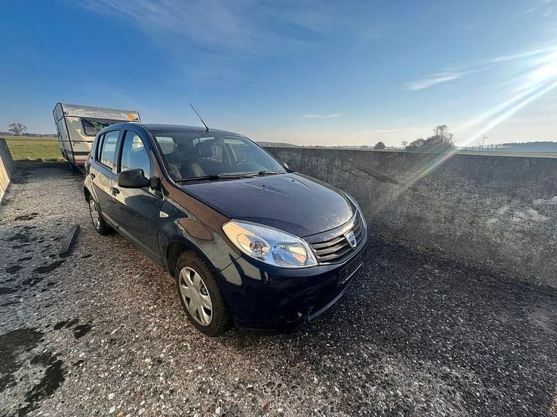 Second-hand Dacia Sandero Lauréate 75 CP (55 kW) 2010 Albastru Berlinǎ