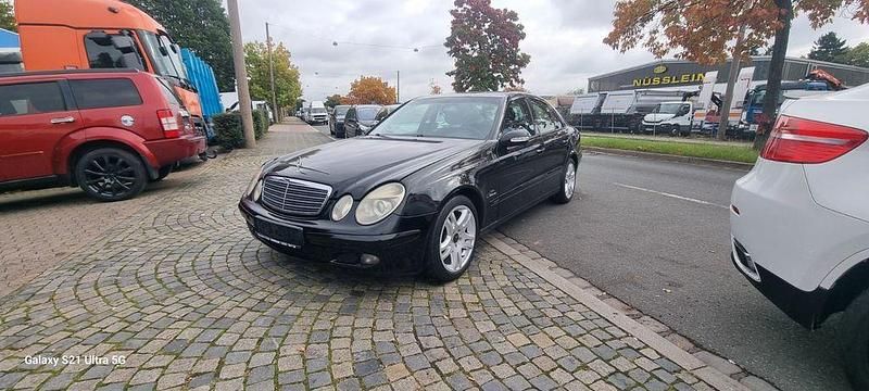 Schwarz Gebraucht 2003 Mercedes E220 Limousine | 2.500 € (Guter Preis) - Bild 1/4