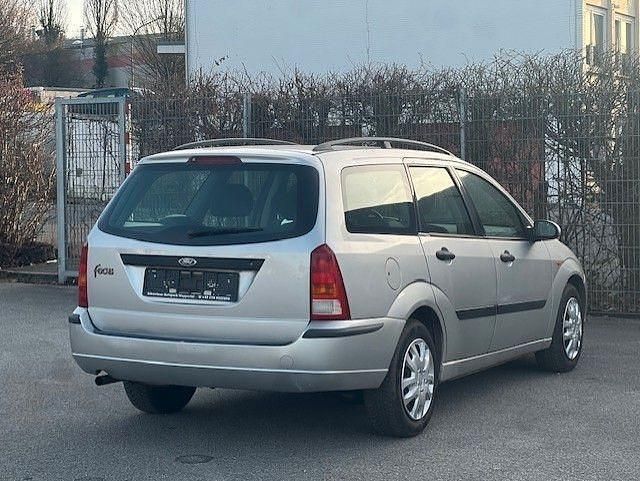 Gebraucht Ford Focus Ghia 101 PS (74 kW) 2004 Silber Kombi