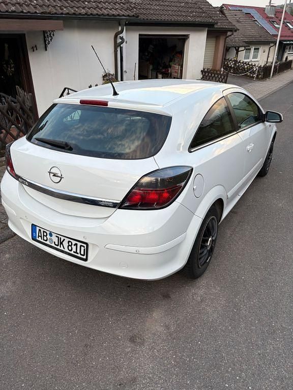 Gebraucht Opel Astra GTC Selection 116 PS (85 kW) 2009 Weiß Limousine