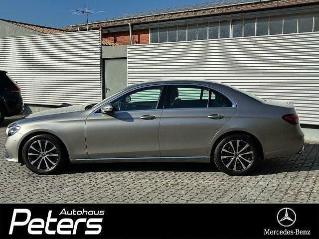 Gebraucht Mercedes E220 Exclusive 194 PS (142 kW) 2021 Mojavesilber lack Limousine