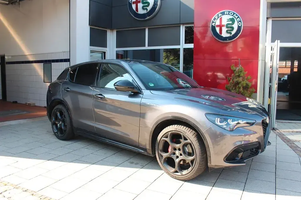 Gebraucht Alfa Romeo Stelvio Premium 209 PS (153 kW) 2023 Grau SUV