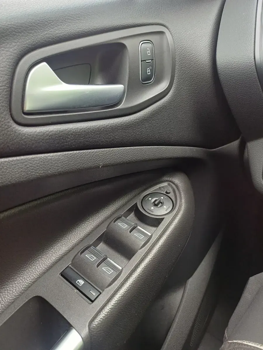 Gebraucht Ford Kuga 120 PS (88 kW) 2018 Weiß SUV