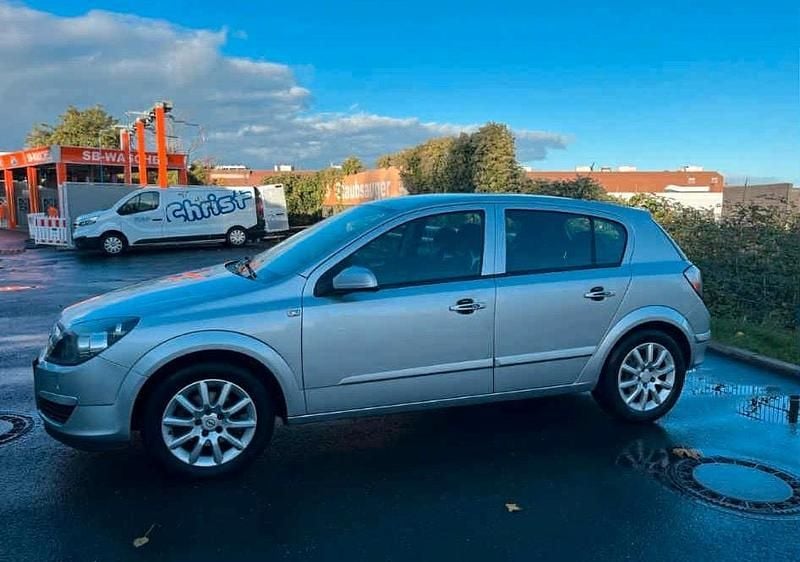 Gebraucht Opel Astra 101 PS (74 kW) 2004 Silber Kleinwagen