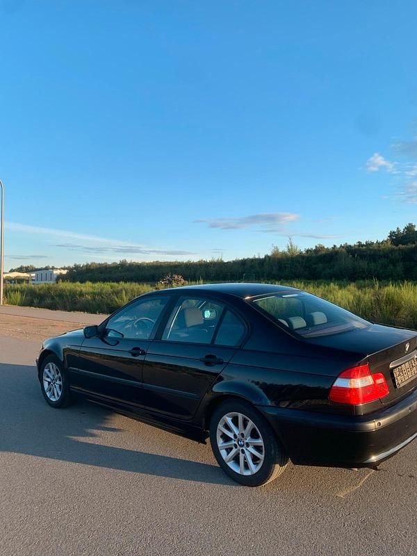 Schwarz Gebraucht 2004 BMW 318 Limousine | 1.300 € (Superpreis) - Bild 1/4