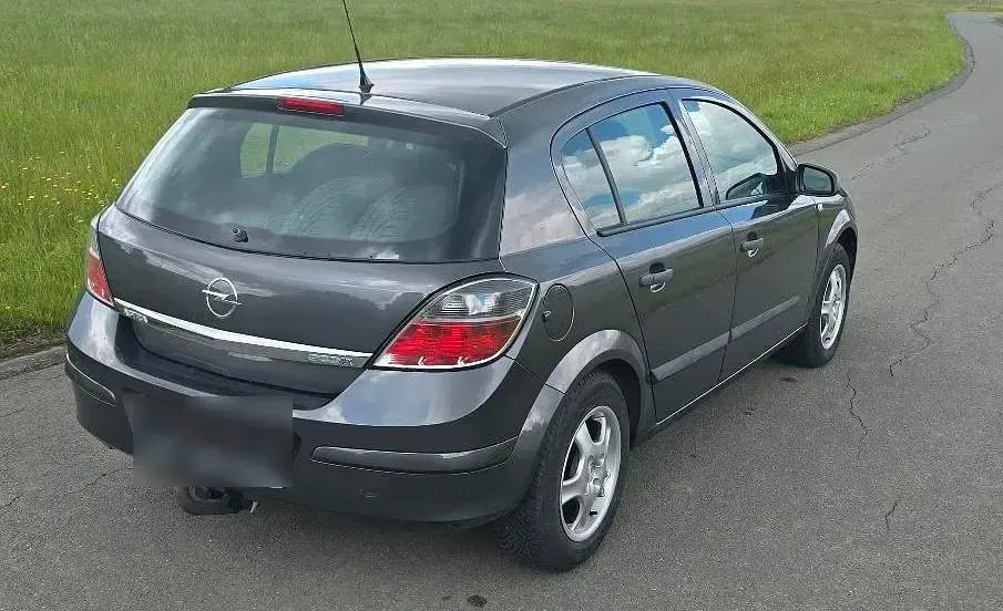 Gebraucht Opel Astra 90 PS (66 kW) 2009 Grau Limousine