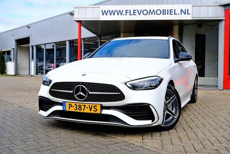 Weiß Gebraucht 2022 Mercedes C180 AMG line Kombi | 28.450 € (Etwas zu teuer) - Bild 1/4