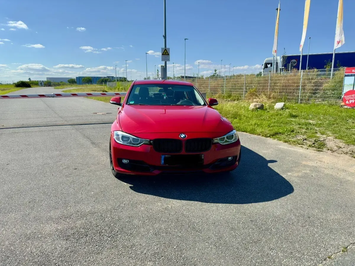 Gebraucht BMW 335 Sport Line 306 PS (225 kW) 2012 Rot Limousine