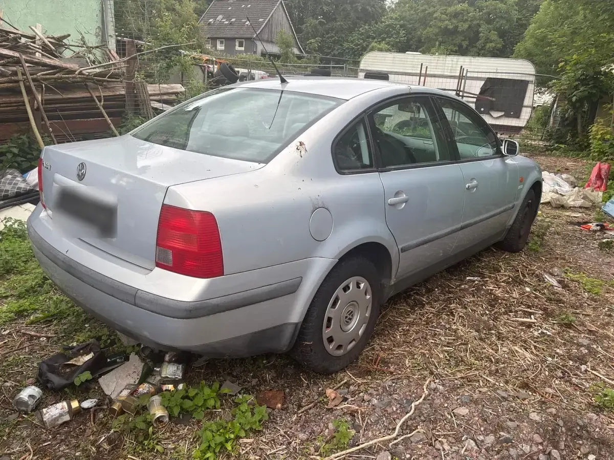 Gebraucht VW Passat 101 PS (74 kW) 1998 Grau Limousine