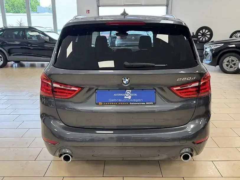 Gebraucht BMW 220 Gran Tourer Advantage 190 PS (139 kW) 2022 Grau Van / Kleinbus