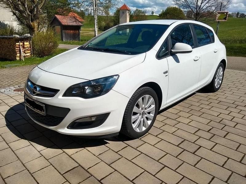 Weiß Gebraucht 2014 Opel Astra Energy Limousine | 6.700 € (Fairer Preis) - Bild 1/4
