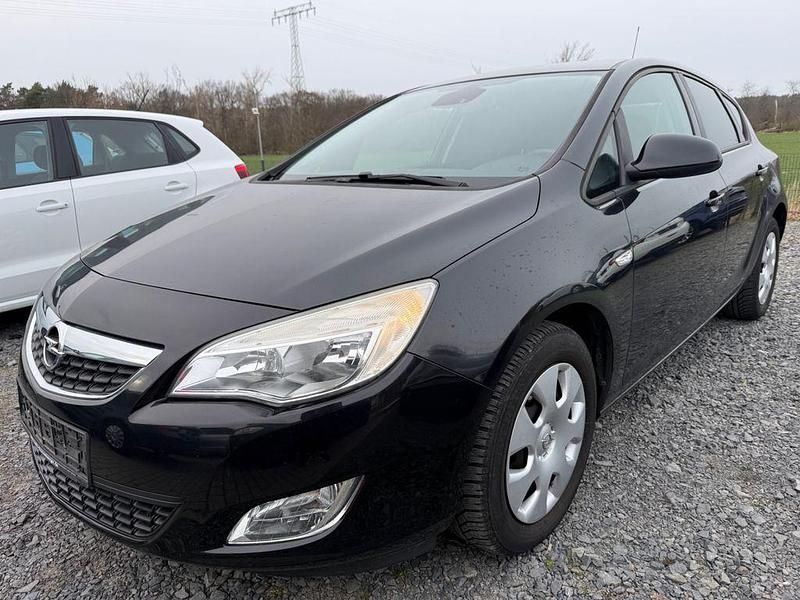 Gebraucht Opel Astra 140 PS (102 kW) 2011 Schwarz Limousine