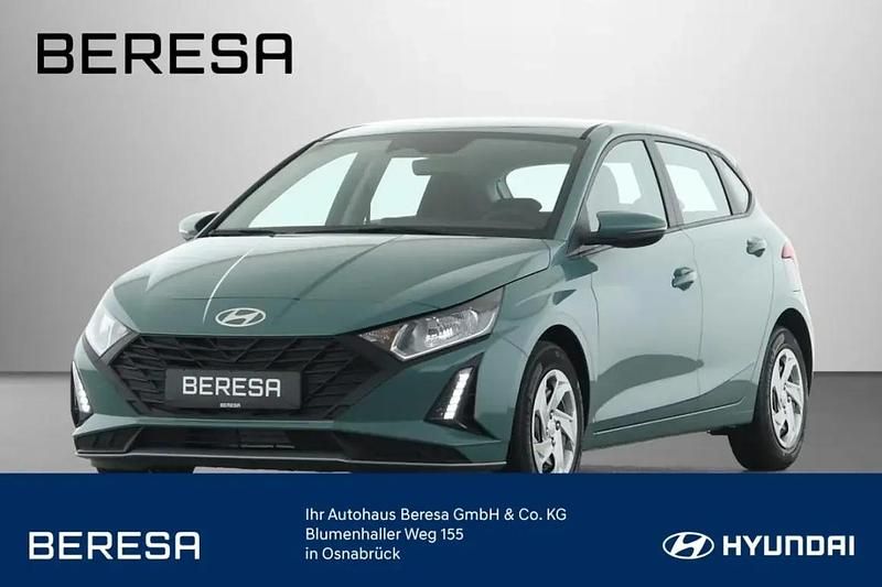 Grün Neu 2025 Hyundai i20 Select Limousine | 16.280 € (Guter Preis) - Bild 1/1