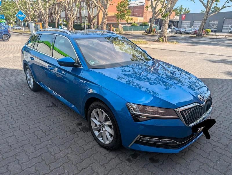 Blau Gebraucht 2020 Skoda Superb Kombi | 24.999 € (Fairer Preis) - Bild 1/4