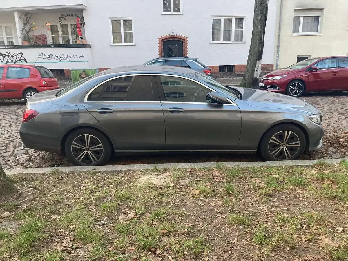 Gebraucht Mercedes E200 Avantgarde 197 PS (144 kW) 2020 Grau Limousine