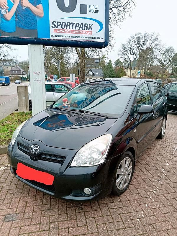 Braun Gebraucht 2009 Toyota Corolla Verso Van / Kleinbus | 2.200 € (Guter Preis) - Bild 1/4