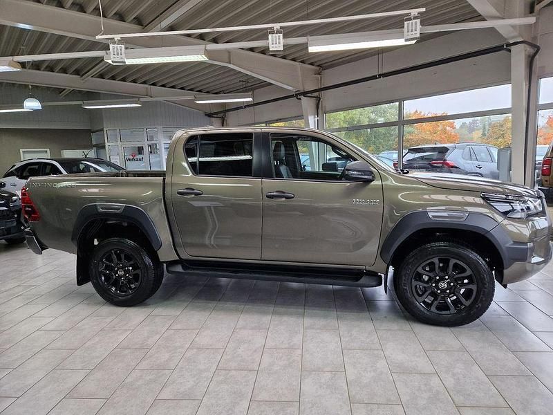 Neu Toyota HiLux 204 PS (150 kW) 2025 Braun Pickup
