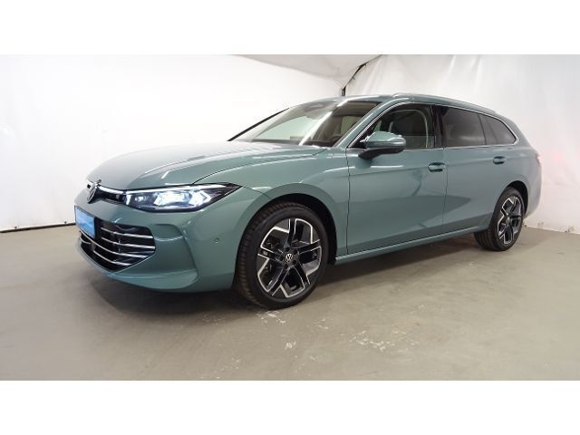 Gebraucht VW Passat Elegance 150 PS (110 kW) 2024 Maripositgrün metallic Kombi