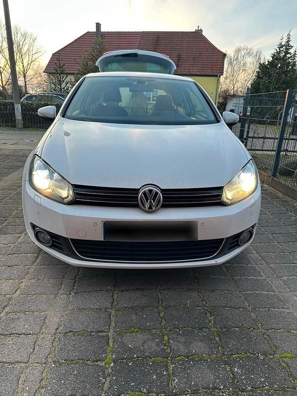 Gebraucht VW Golf VII 120 PS (88 kW) 2017 Weiß Kleinwagen