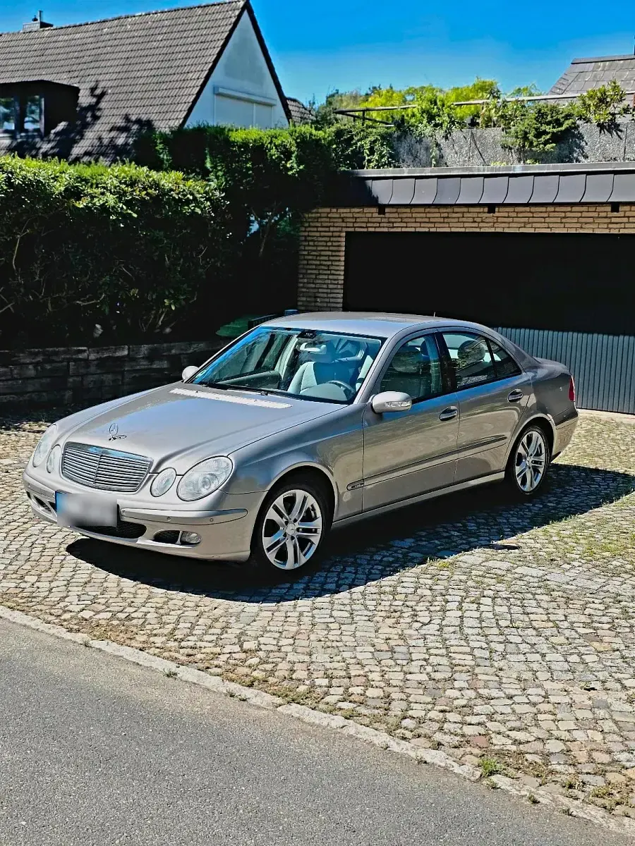 Gebraucht Mercedes E320 204 PS (150 kW) 2005 Grau Limousine