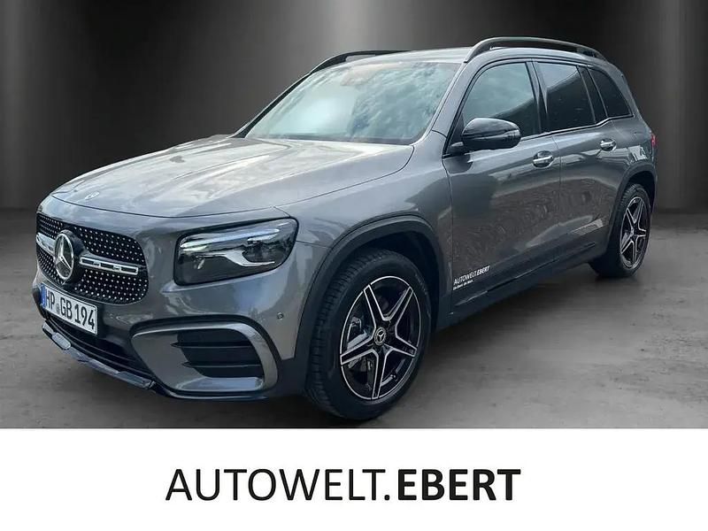 Lack mountaingrau Gebraucht 2024 Mercedes GLB200 AMG SUV | 49.880 € (Teuer) - Bild 1/4