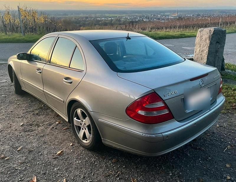 Gebraucht Mercedes E200 163 PS (119 kW) 2005 Grau Limousine
