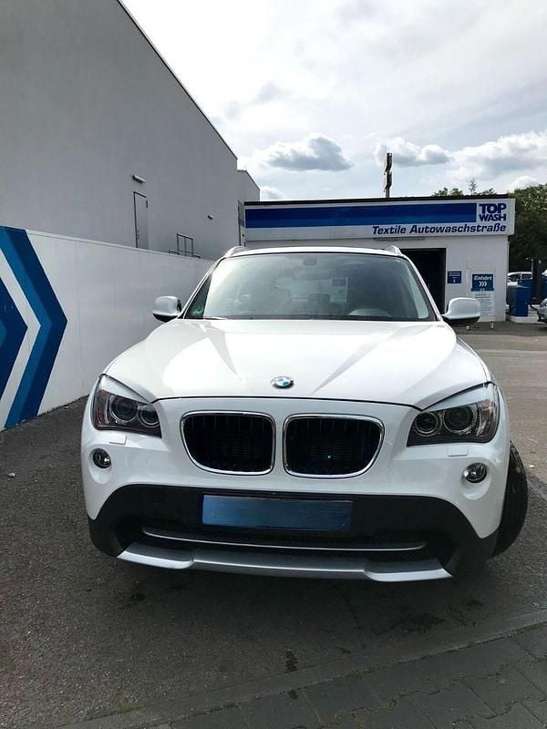 Weiß Gebraucht 2011 BMW X1 SUV | 8.600 € (Guter Preis) - Bild 1/4