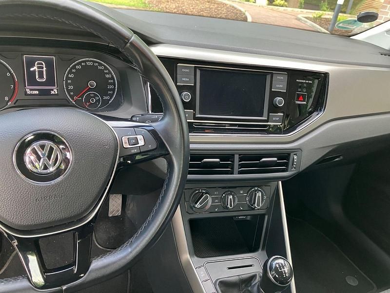 Gebraucht VW Polo Comfortline 95 PS (69 kW) 2018 Schwarz Kleinwagen