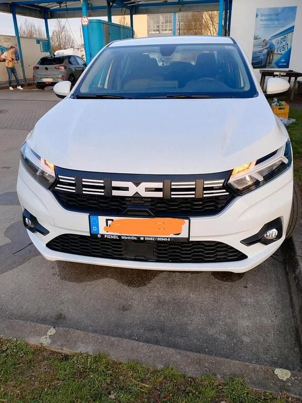 Gebraucht Dacia Logan Expression 90 PS (66 kW) 2023 Weiß Limousine