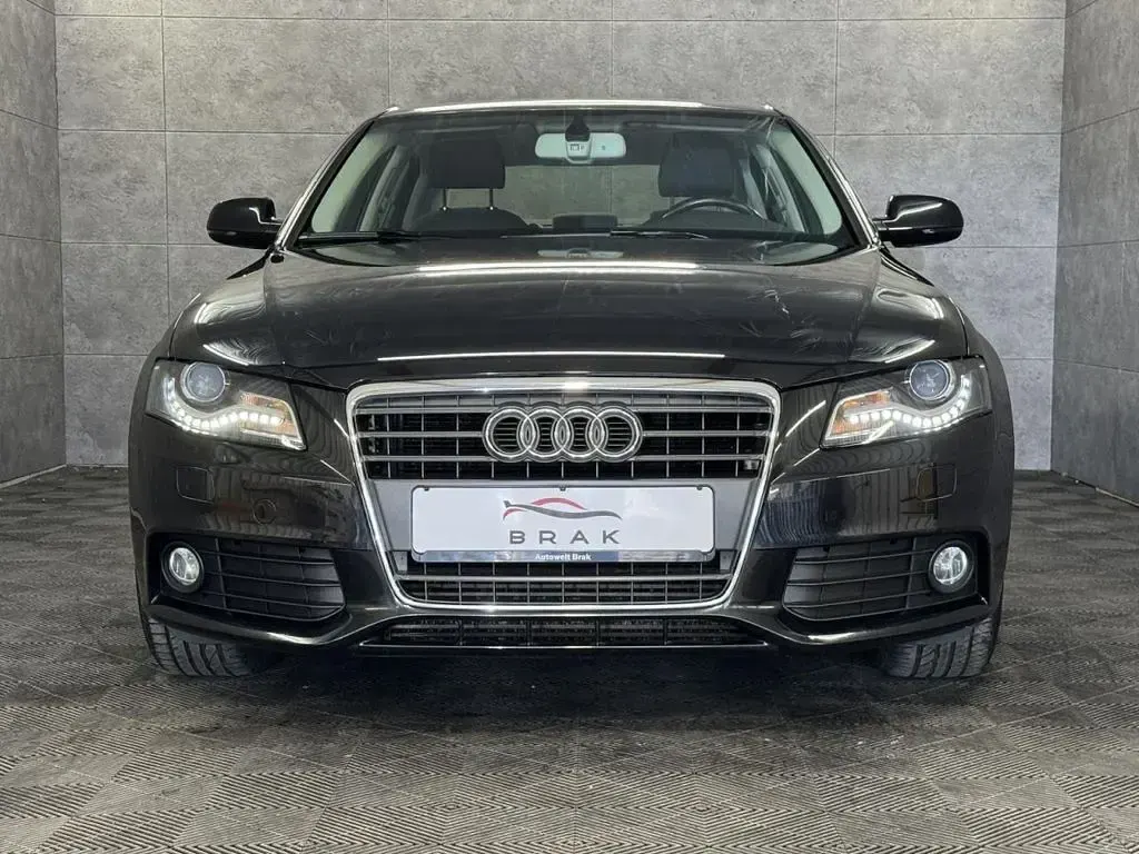 Gebraucht Audi A4 Attraction 120 PS (88 kW) 2012 Phantomschwarz perleffekt Limousine
