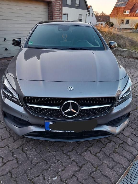 Grau Gebraucht 2018 Mercedes CLA180 Limousine | 19.000 € (Fairer Preis) - Bild 1/4