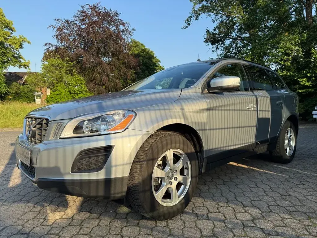 Gebraucht Volvo XC60 Kinetic 241 PS (177 kW) 2011 Grau SUV