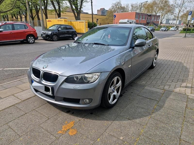 Gebraucht BMW 320 170 PS (125 kW) 2010 Grau Coupé