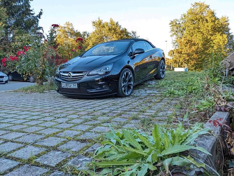 Schwarz Gebraucht 2018 Opel Cascada Ultimate Cabrio | 21.500 € - Bild 1/4
