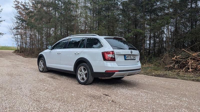 Gebraucht Skoda Octavia 184 PS (135 kW) 2017 Weiß Kombi