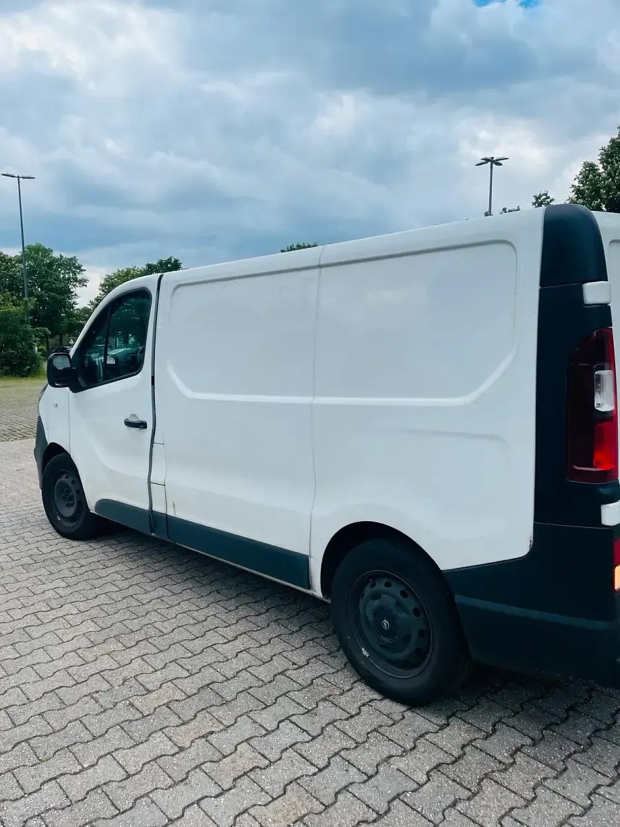 Gebraucht Opel Vivaro 95 PS (69 kW) 2017 Weiß Van / Kleinbus