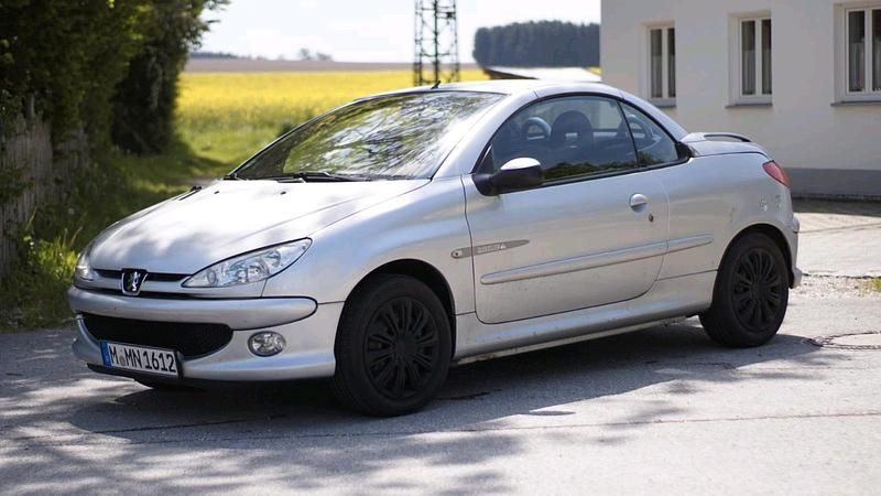 Gebraucht Peugeot 206 CC 109 PS (80 kW) 2004 Silber Cabrio