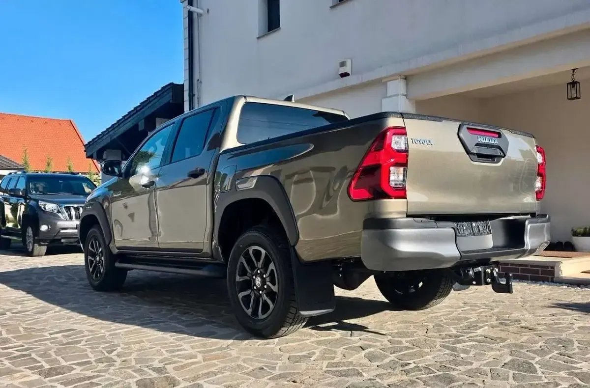 Neu Toyota HiLux 204 PS (150 kW) 2026 Oxide bronze Pickup