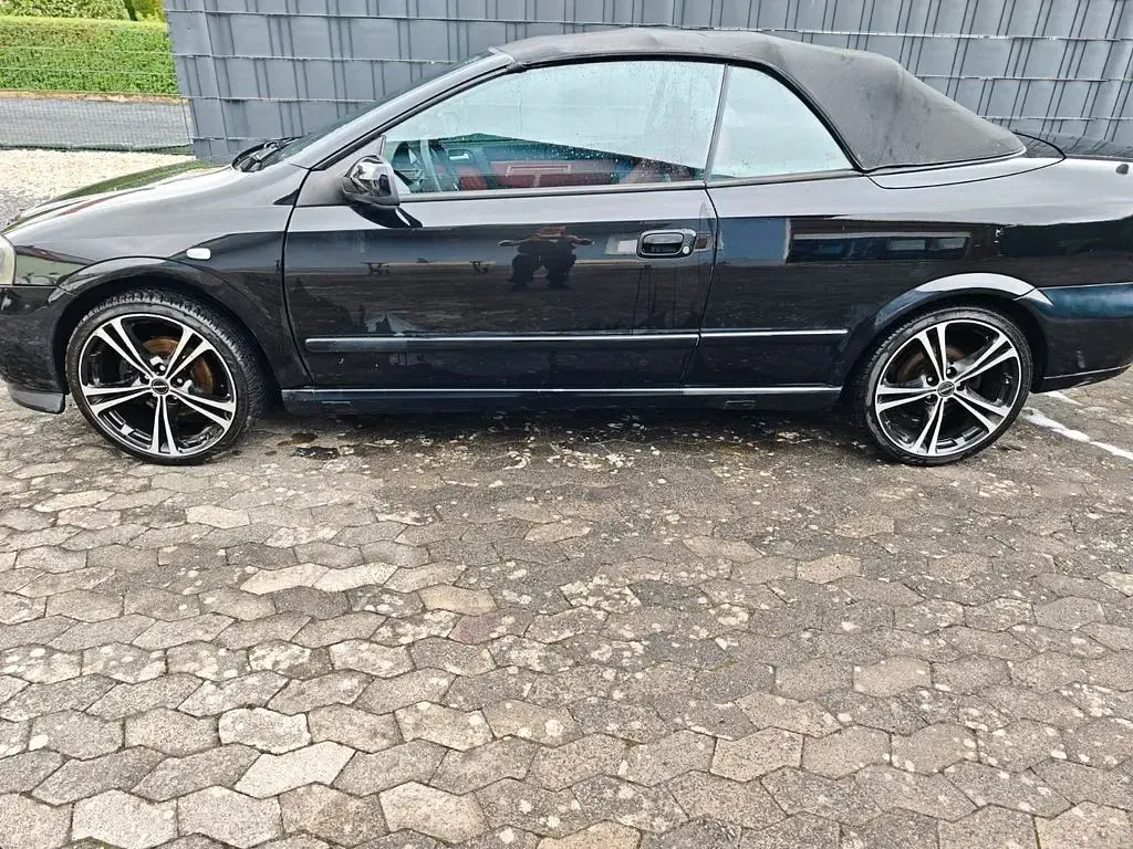 Gebraucht Opel Astra Edition 147 PS (108 kW) 2003 Schwarz Cabrio
