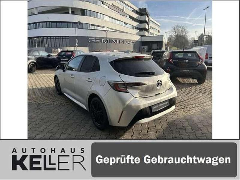 Gebraucht Toyota Corolla Club 122 PS (89 kW) 2019 Cosmicsilber metallic Limousine