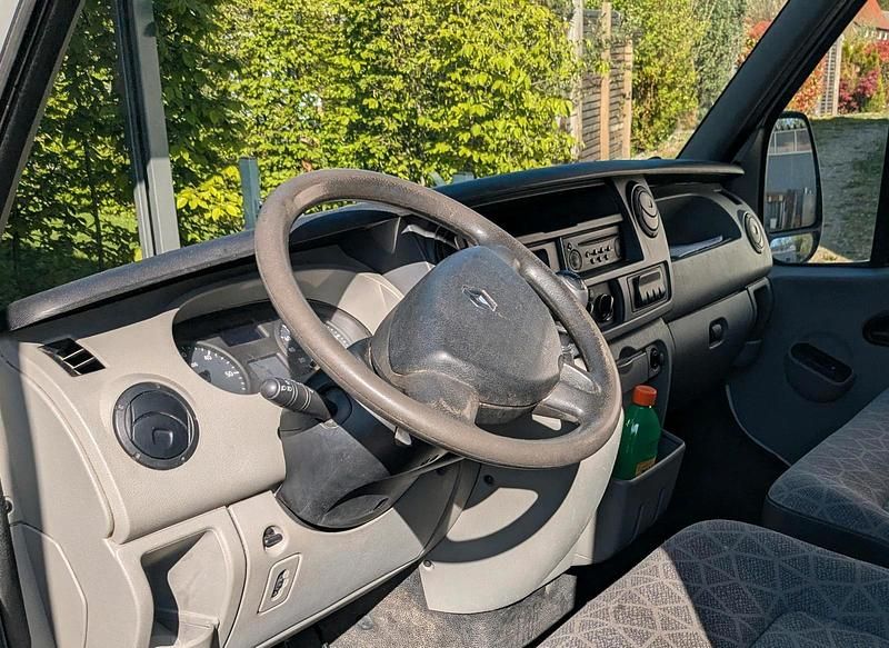 Used Renault Master 120 HP (88 kW) 2009 White Estate