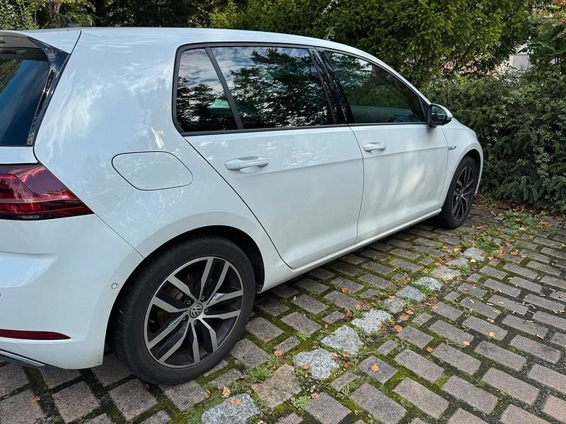 Gebraucht VW e-Golf 100 kW (136 PS) 2019 Weiß Kleinwagen