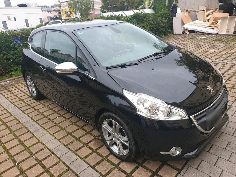 Schwarz Gebraucht 2014 Peugeot 208 Kleinwagen | 5.390 € - Bild 1/4