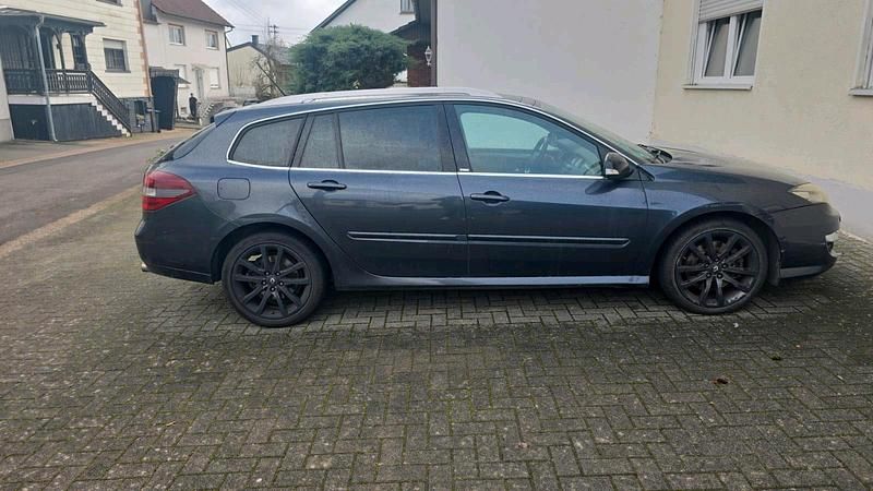 Andere farben Gebraucht 2012 Renault Laguna III Limousine | 3.150 € (Fairer Preis) - Bild 1/4