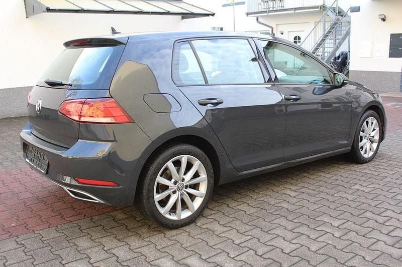 Gebraucht VW Golf Highline 150 PS (110 kW) 2017 Grau Limousine