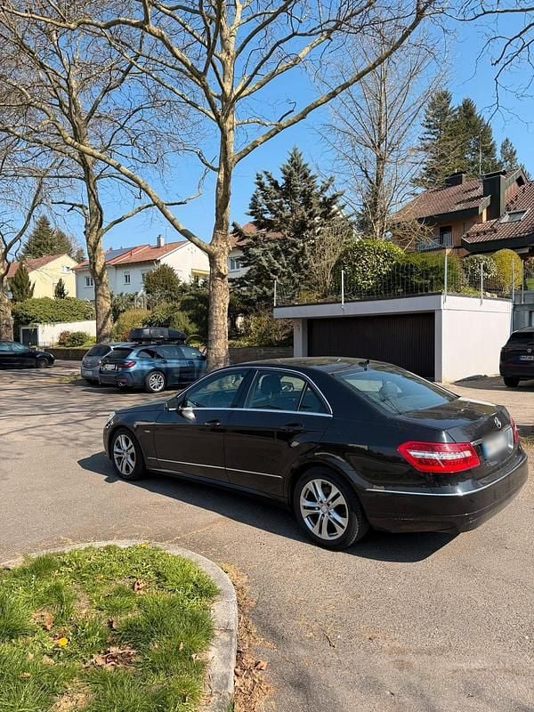 Gebraucht Mercedes E220 Avantgarde 170 PS (125 kW) 2009 Schwarz Limousine