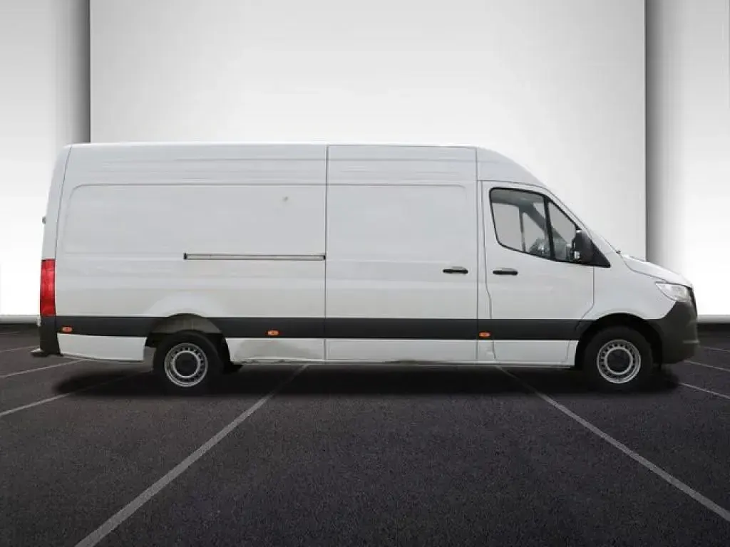 Gebraucht Mercedes Sprinter 170 PS (125 kW) 2025 Arktikweiss Van