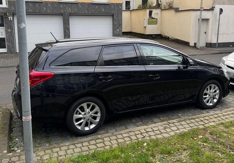 Gebraucht Toyota Auris 132 PS (97 kW) 2014 Schwarz Kombi